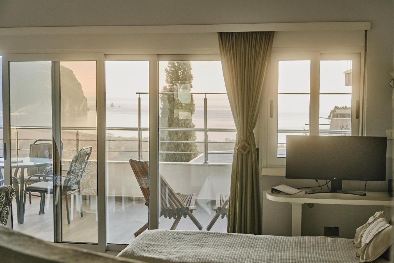 Mahakala Center 4* Petrovac