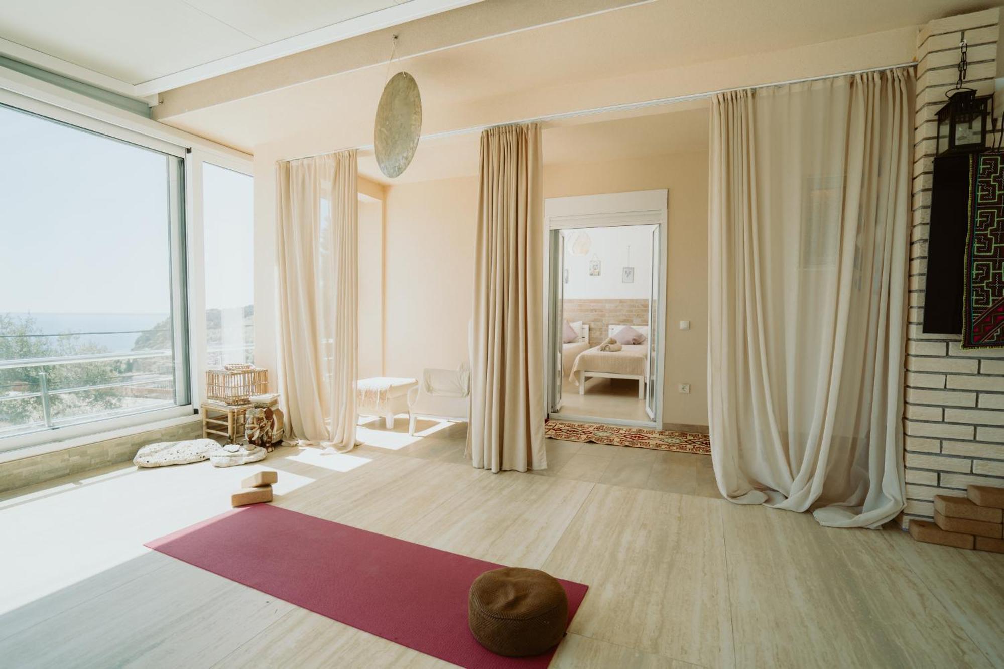 招待所 Mahakala Center 4*